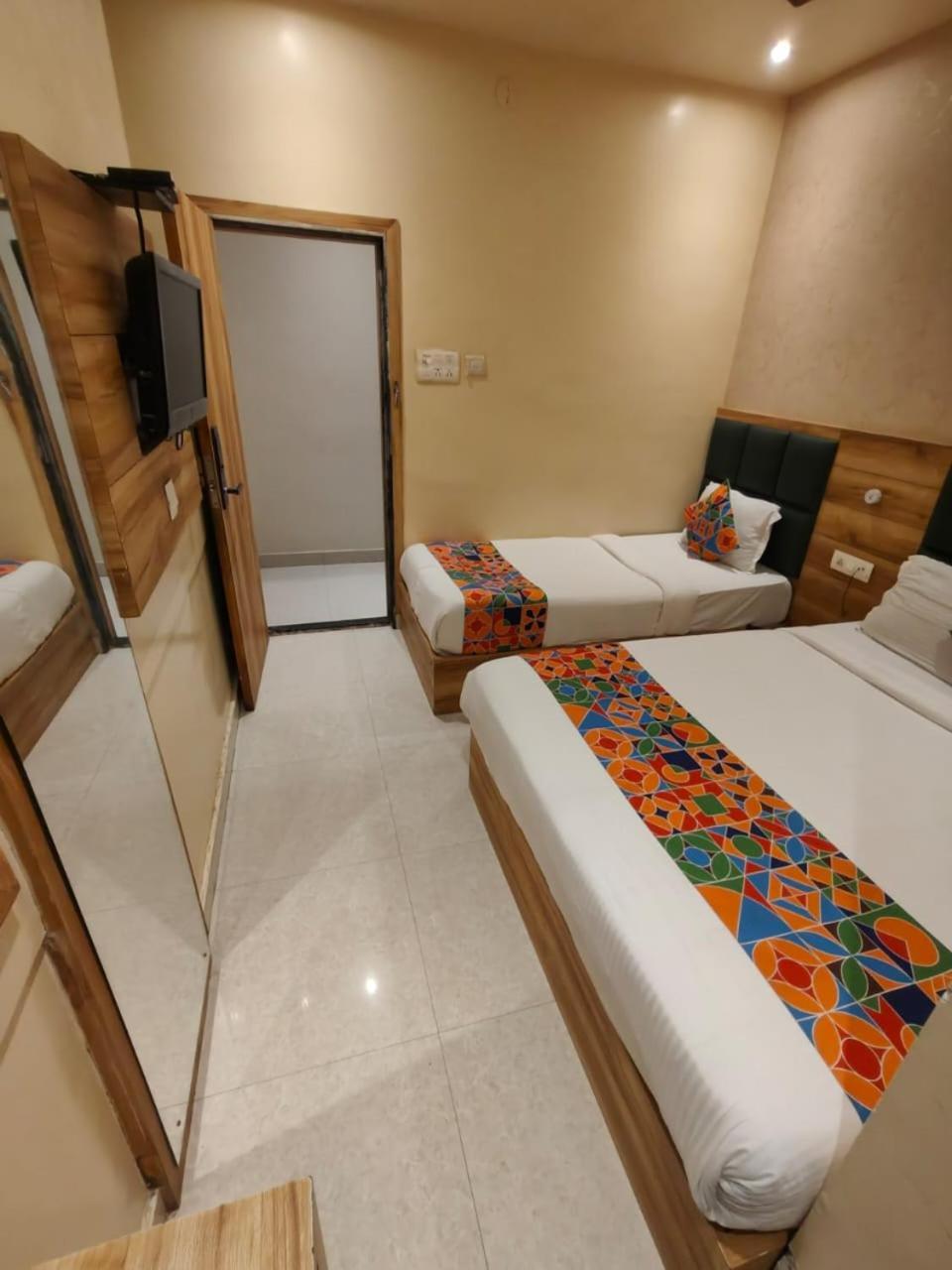 Hotel Sun City Near Saifee Hospital And Hn Reliance Mumbai Exterior photo