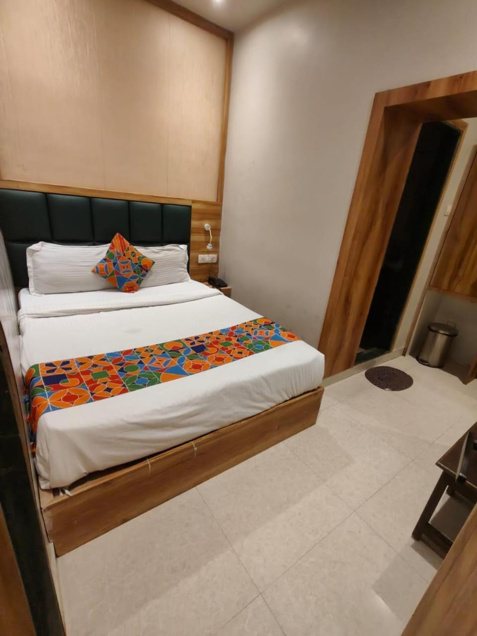 Hotel Sun City Near Saifee Hospital And Hn Reliance Mumbai Exterior photo
