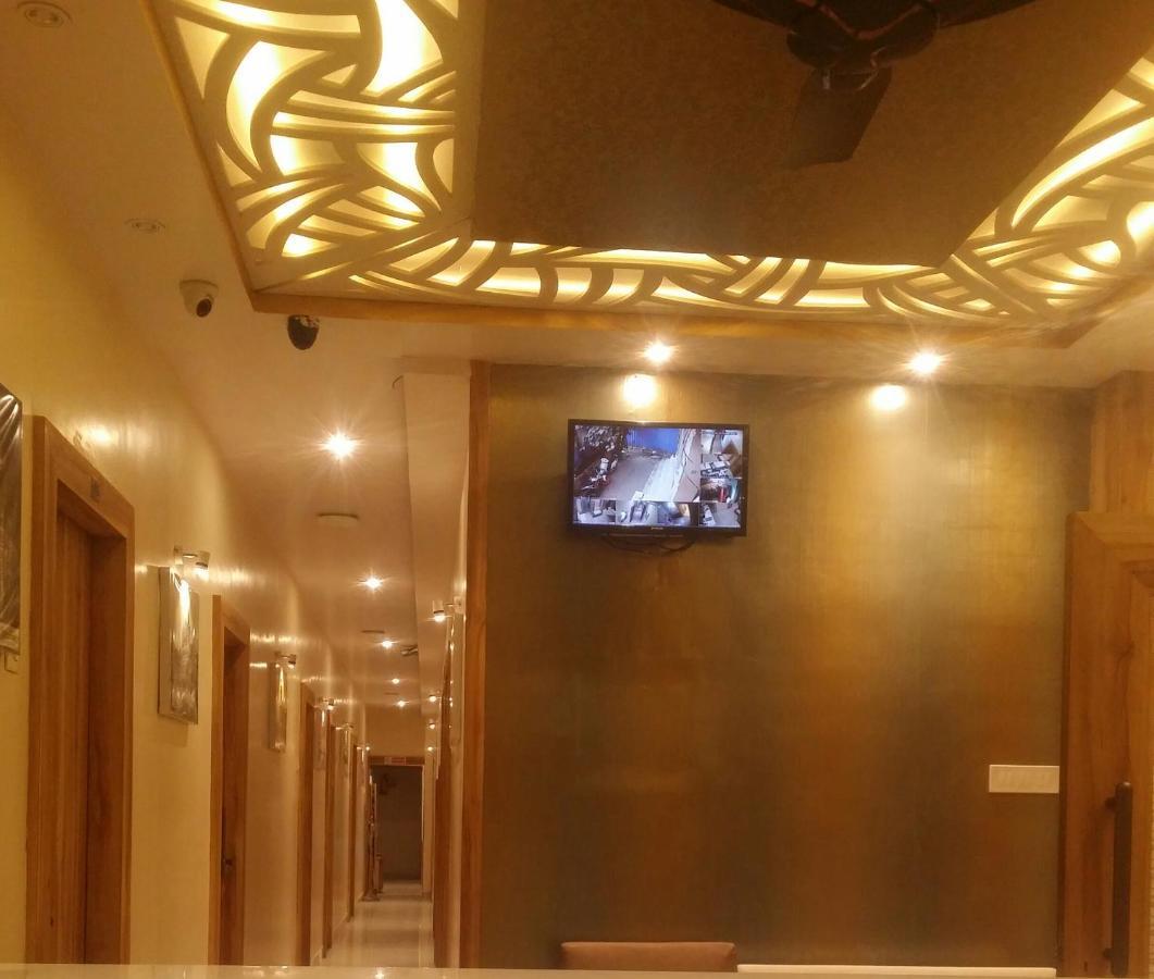 Hotel Sun City Near Saifee Hospital And Hn Reliance Mumbai Exterior photo